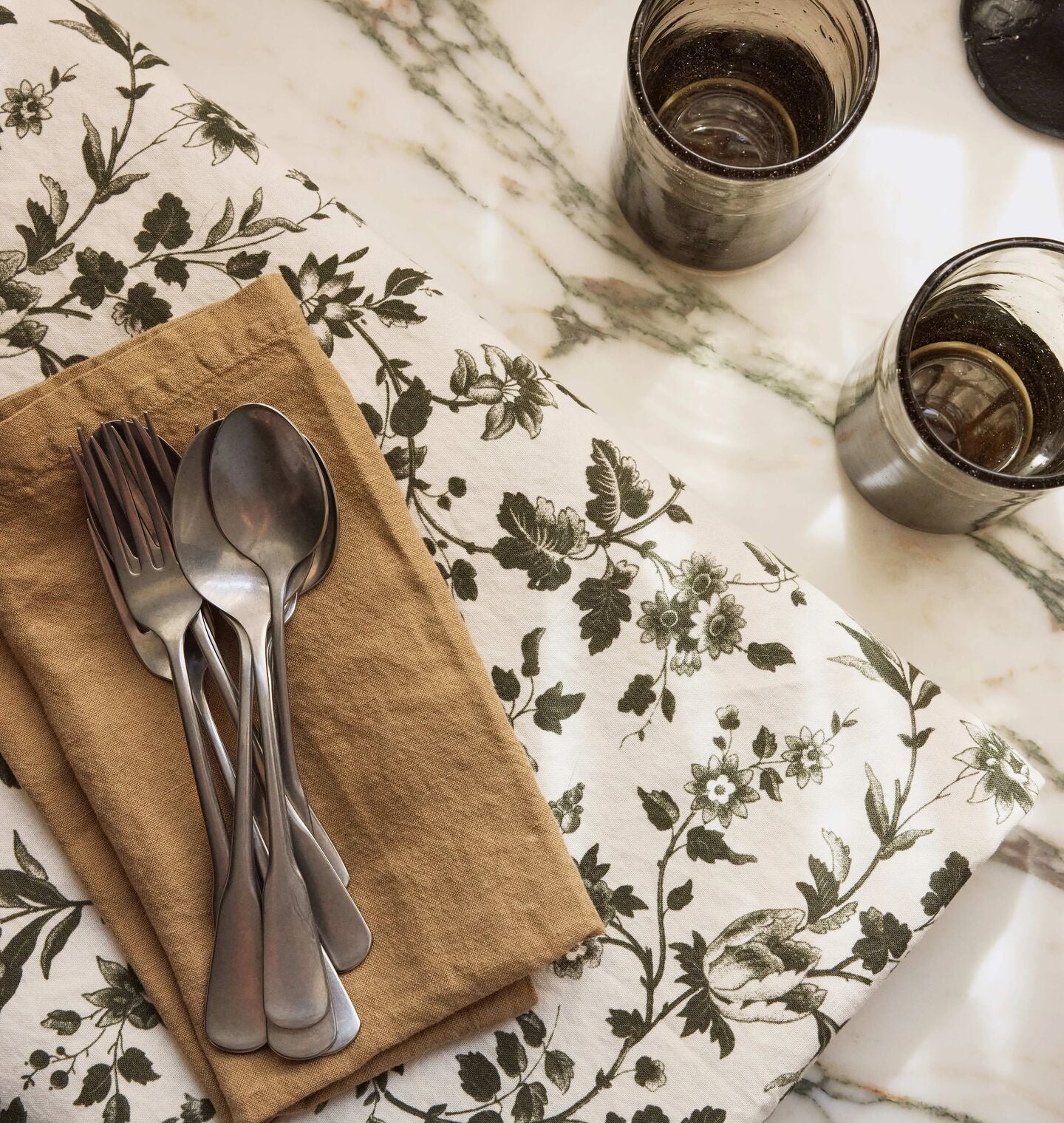 Amber Lewis Tablecloth - Thumbnail 3