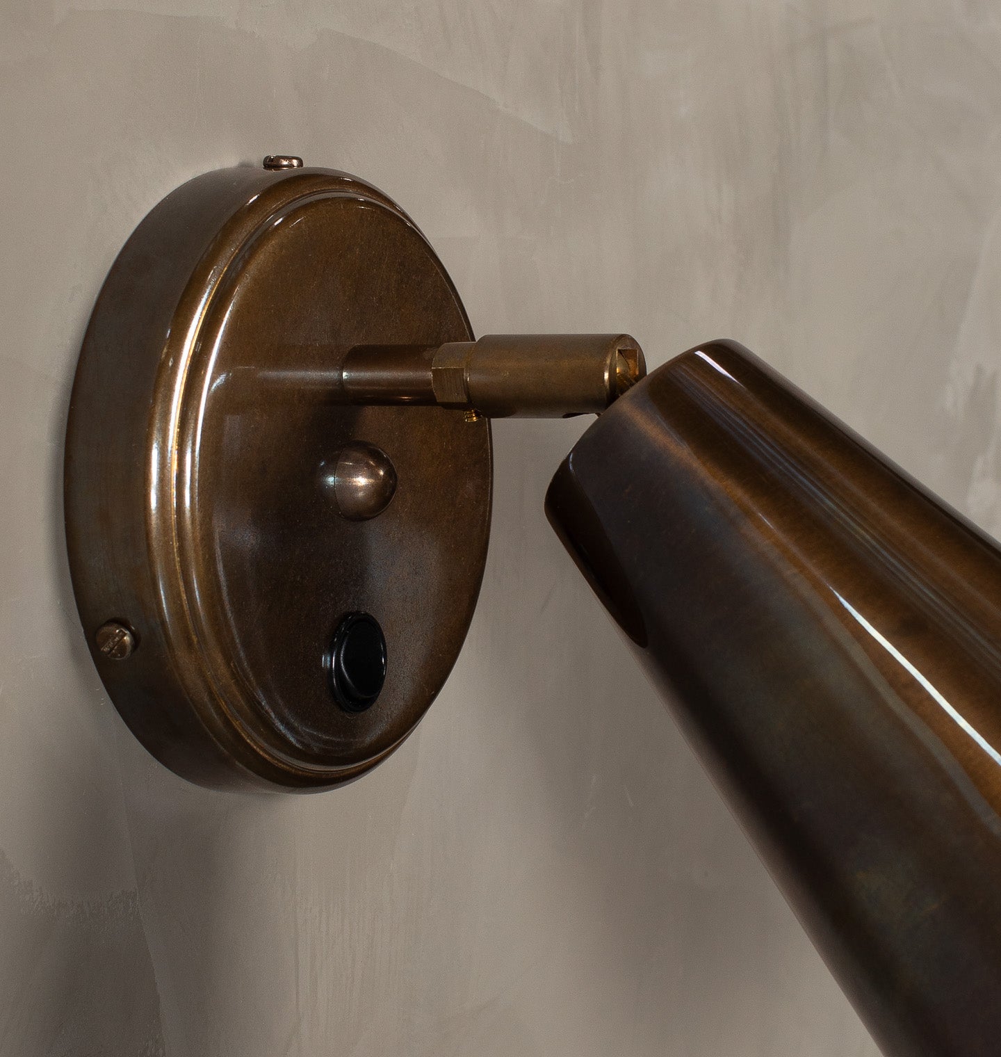 Amber Interiors Cashel Wall Light