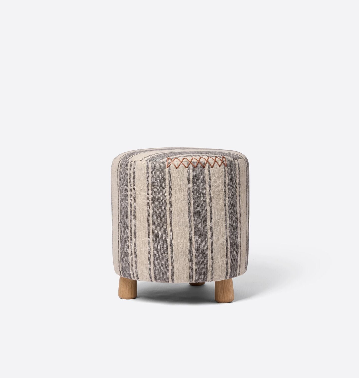 Topanga Footed Stool S.XXI.XXV